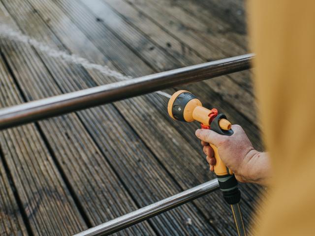 houten terras schoonmaken