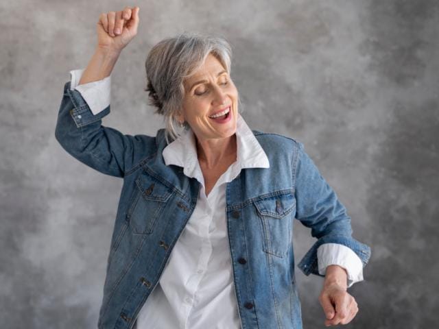 femme senior danse