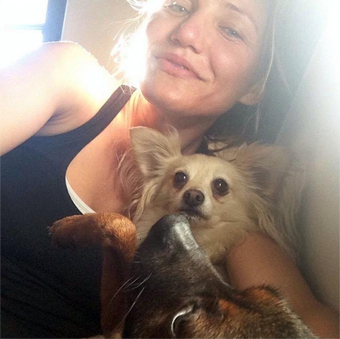 Cameron Diaz - Selfie avec son chien