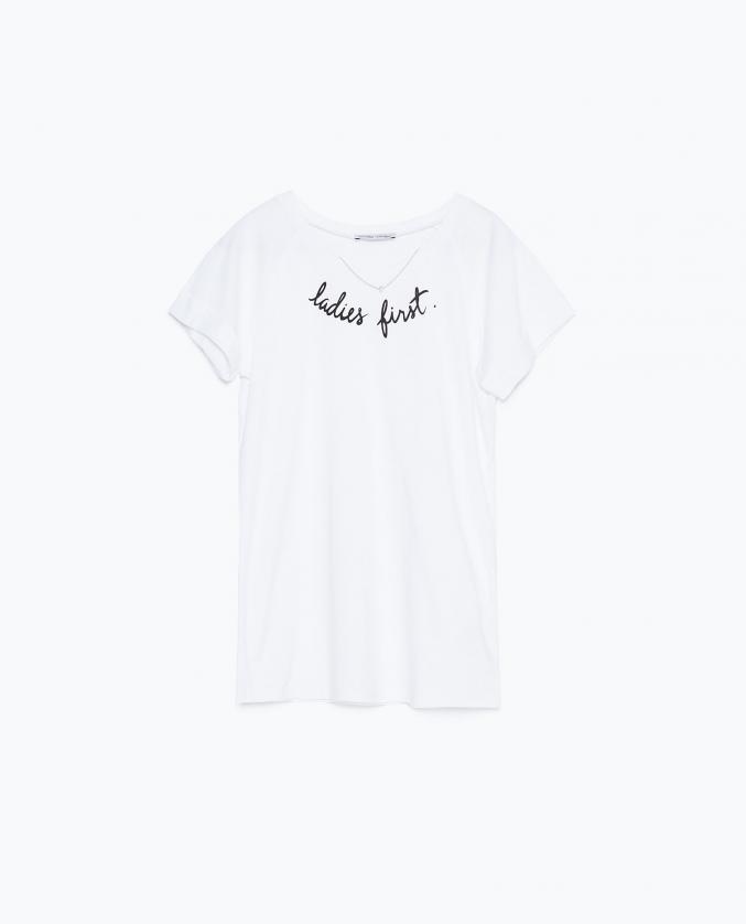 T-shirt avec perle sur chaînette Zara - 12,95€