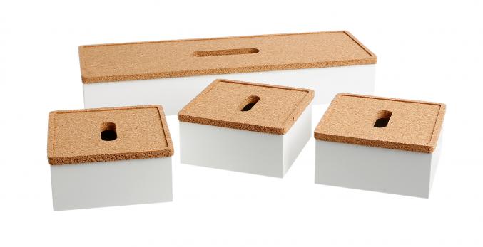 Boîtes avec couvercle en liège «Kvissle» pour stylos, bloc-notes, cartes de visite… 12,99 € le set de 4 boîtes, Ikea.