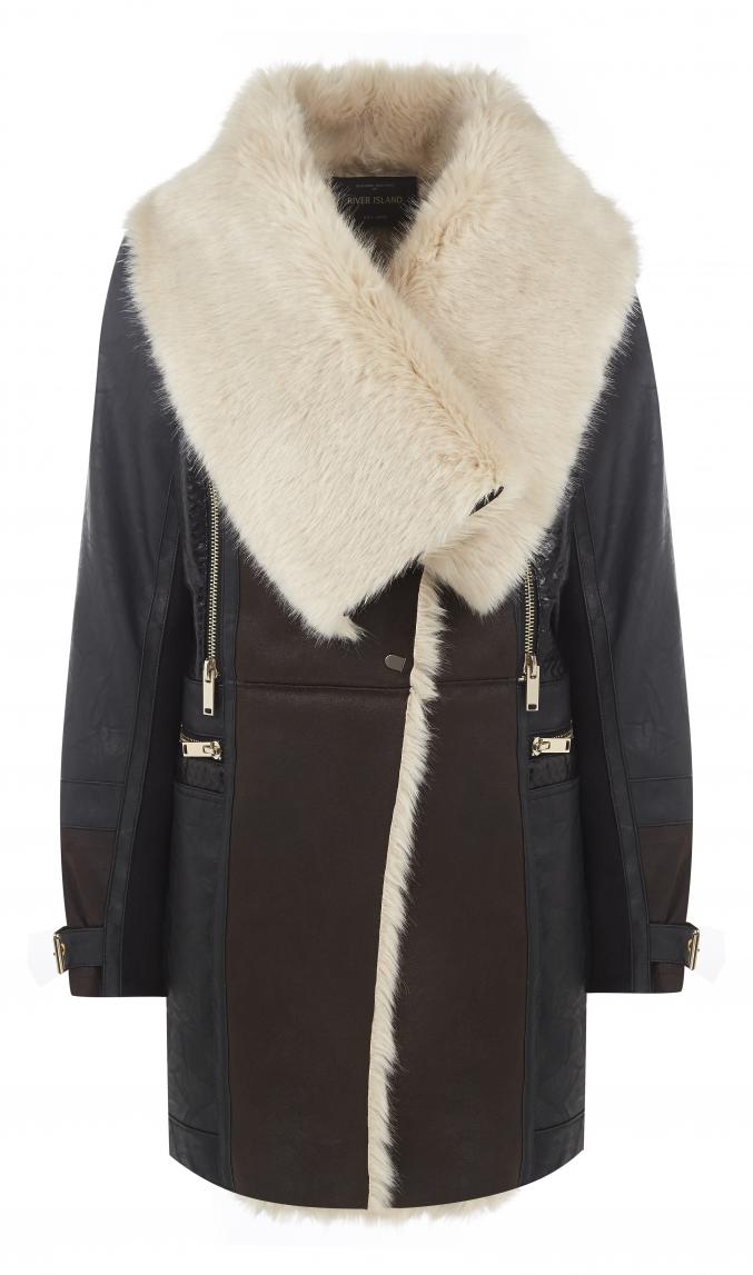 River Island - 127€