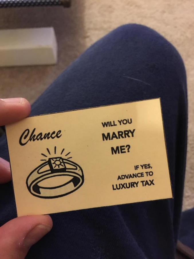 Sous une carte "chance", la question "Veux-tu m'épouser?"