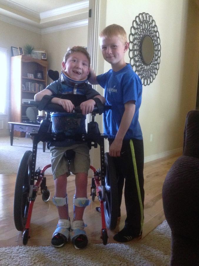 Noah, 8 ans, a réalisé un mini triathlon avec son frère handicapé