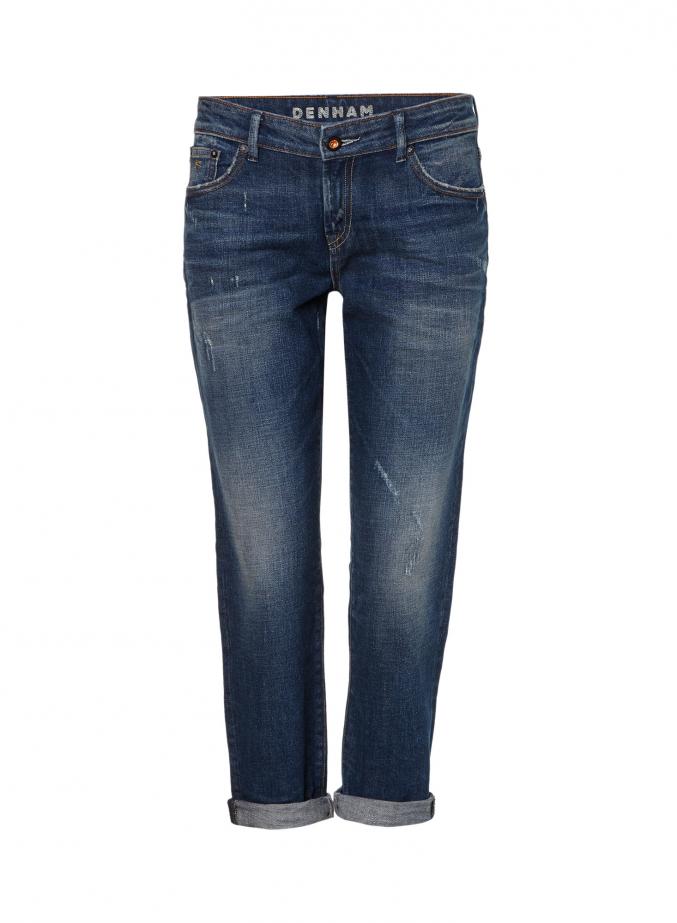 Jeans légèrement usé, 155 €, Denham, www. denhamthejeanmaker.com ￼￼￼