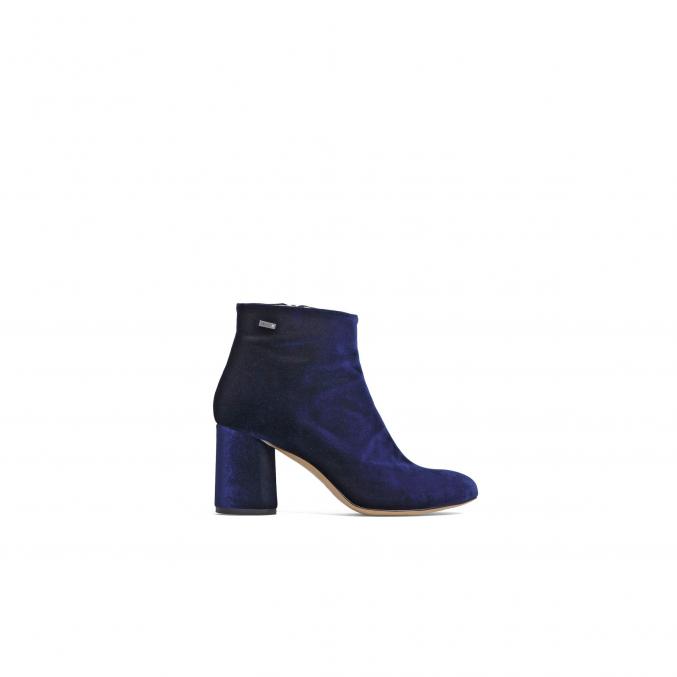 Low boots matière velours, 239 €, Liu Jo.