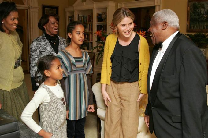 Jenna Bush guide la famille dans la Maison Blanche