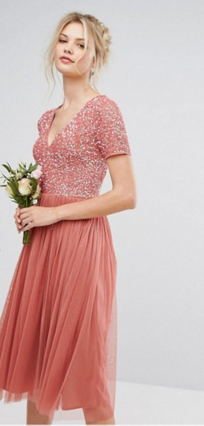 La robe rose-corail