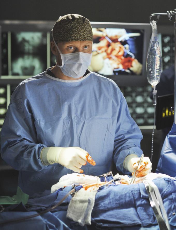 13. Voor de operatiescènes worden echte chirurgen gebruikt