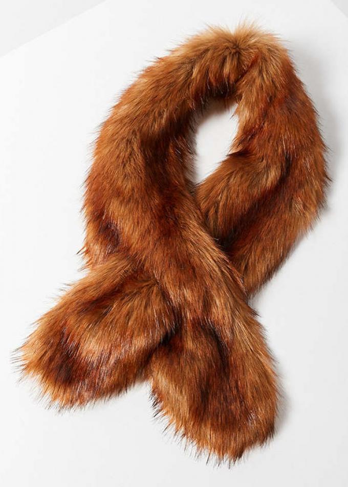 SHOPPING: 19 x de leukste faux fur-sjaals voor het kille herfstweer