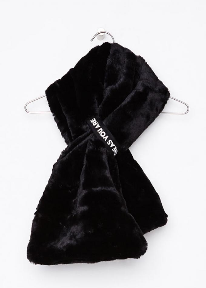 SHOPPING: 19 x de leukste faux fur-sjaals voor het kille herfstweer