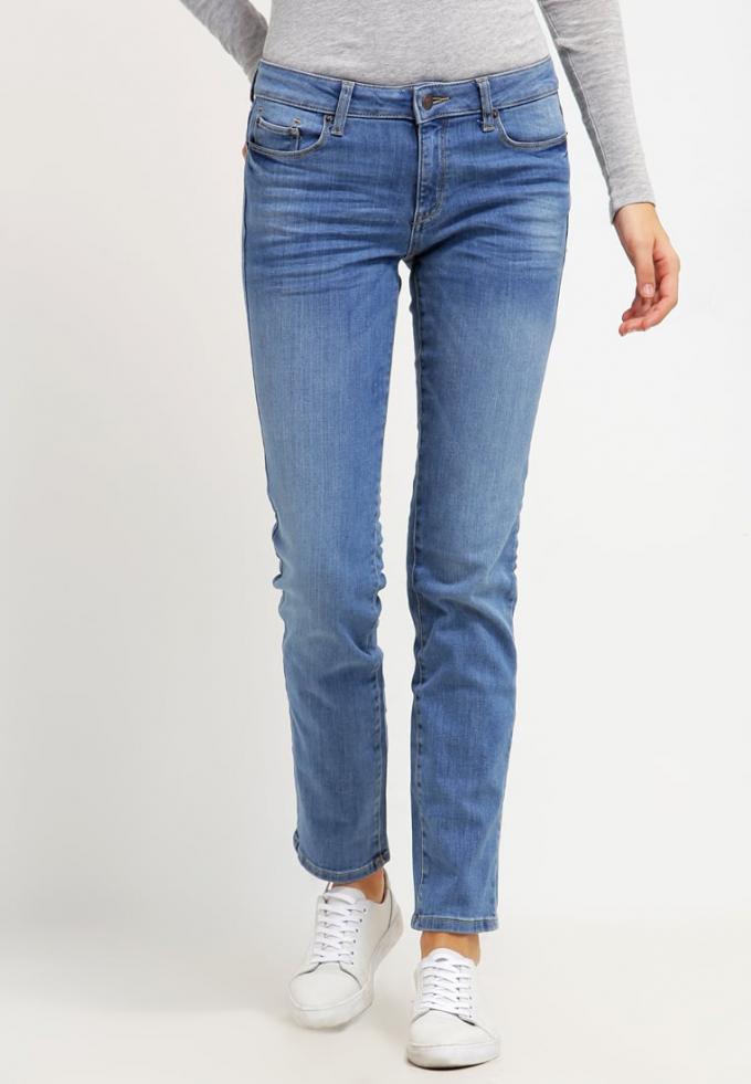 2017: straight leg jeans