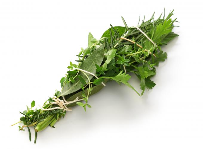 Ajouter un bouquet garni ou un bouillon de légumes