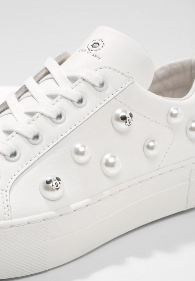 Sneakers blanches perlées (avec motif Mickey)