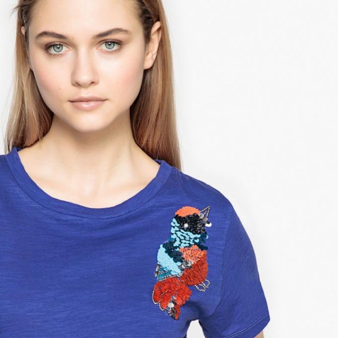 T-shirt avec perroquet en sequins