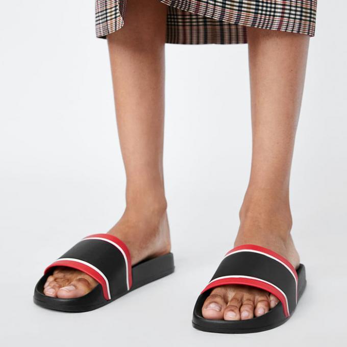 19 x comfortabele badslippers die deze zomer je sandalen vervangen