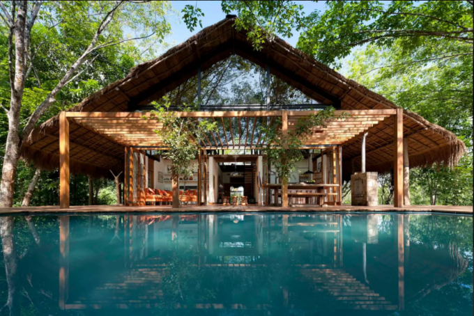 Maison en bambou et piscine XXL au Sri Lanka