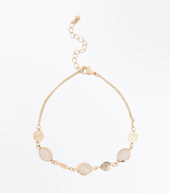 Le bracelet orné de perles