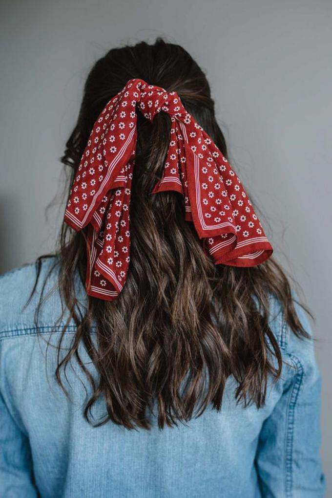 PINSPIRATION: 15 manieren om een sjaaltje in je haar te dragen