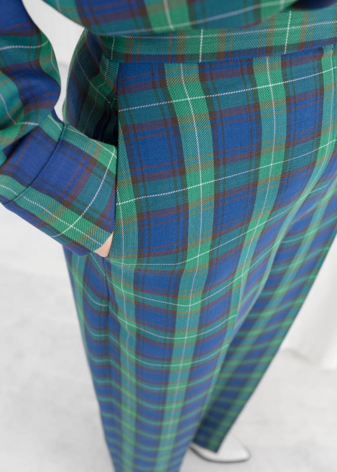 Pantalon à carreaux bleus et verts