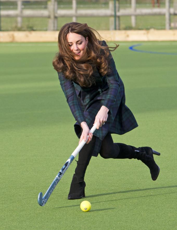 Kate Middleton speelt hockey - St Andrew's School in Pangbourne, 30 november 2012