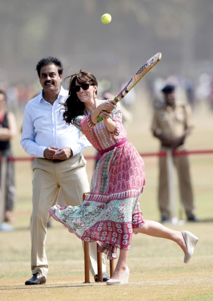 Kate Middleton speelt cricket - Indian Royal Tour, 10 april 2016