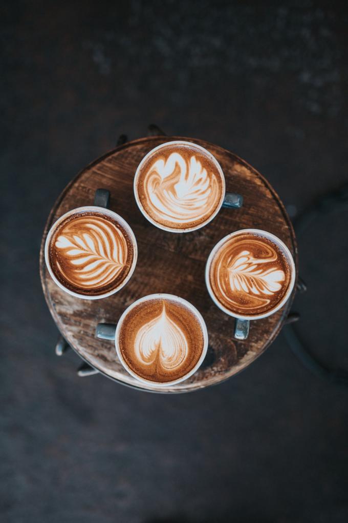 Cafeïne en afgeleiden (thee, koffie, frisdrank en energiedrankjes)