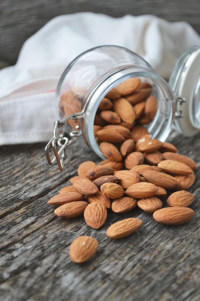 De meeste noten (zoals walnoten, amandelen en pitten)