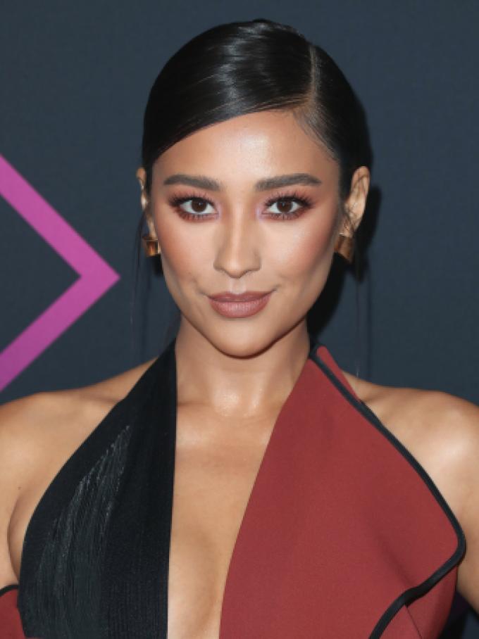 De bles is back: Shay Mitchell