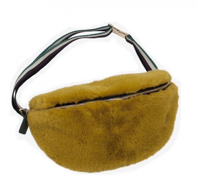 1. Belt Bag: Kaki gesper in faux-fur