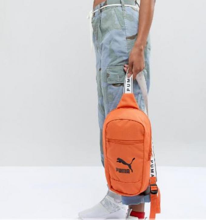 1. Belt Bag: Sportieve oranje puma