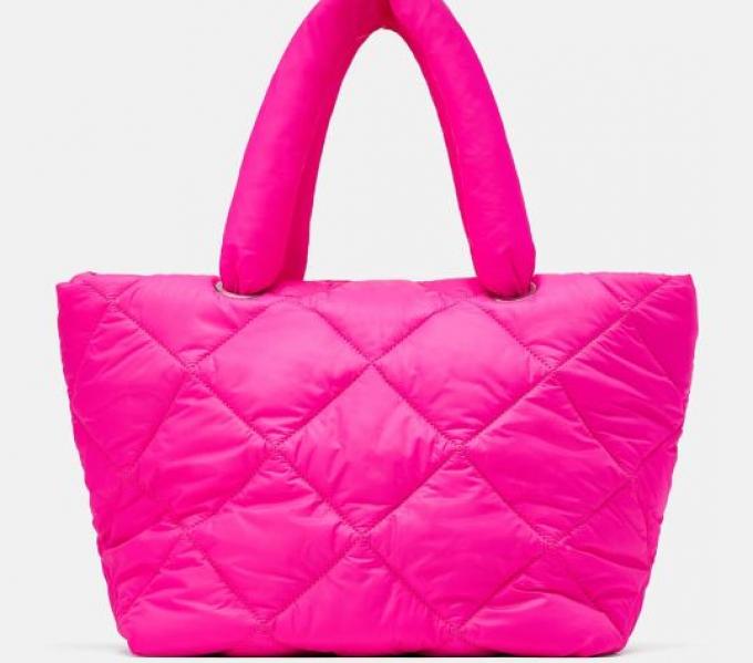 3. Shine bright: Neon roze shopper met wattering