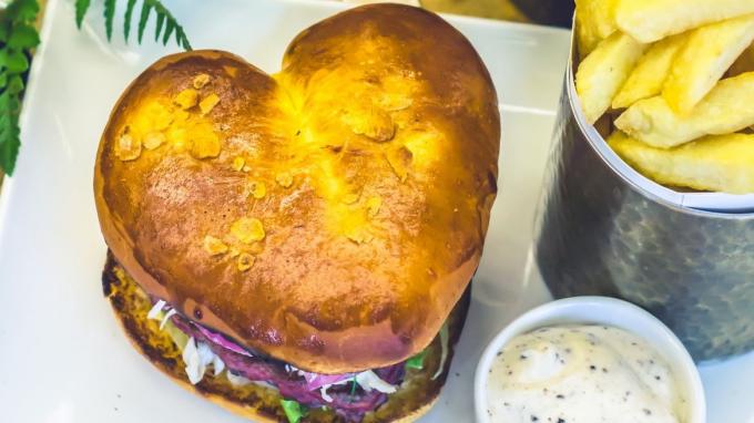 Un burger en forme de cœur de chez Be Burger