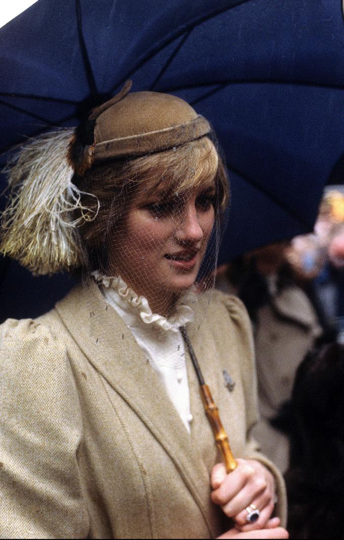 Diana tijdens een bezoek aan Wales