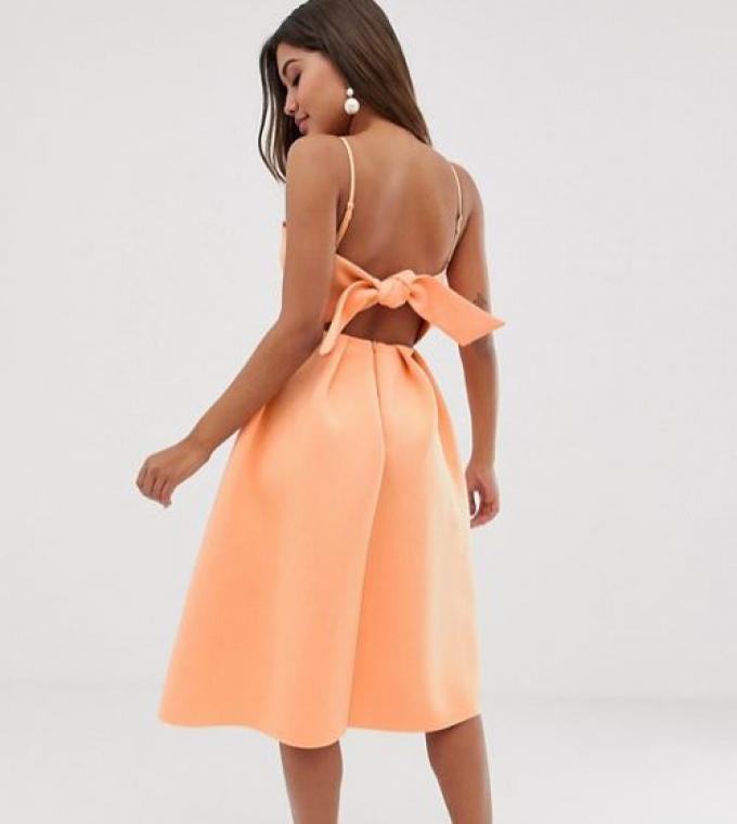 Oranje jurk met open rug en strik