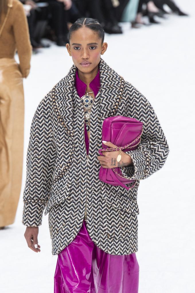 Chanel FW 19: Paars met oversized coat