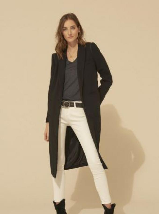 Basic 2: Zwarte lange jas zonder knoop