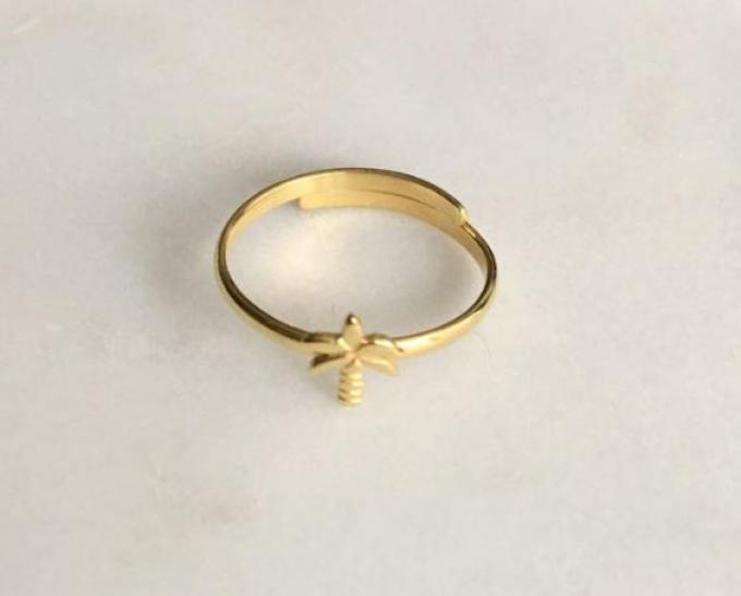 5. Sweet Palms Collectables: gouden ring met palmboom