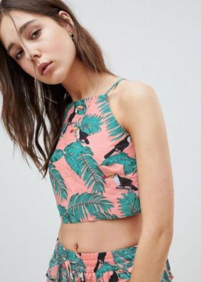 Crop top en short met toekans