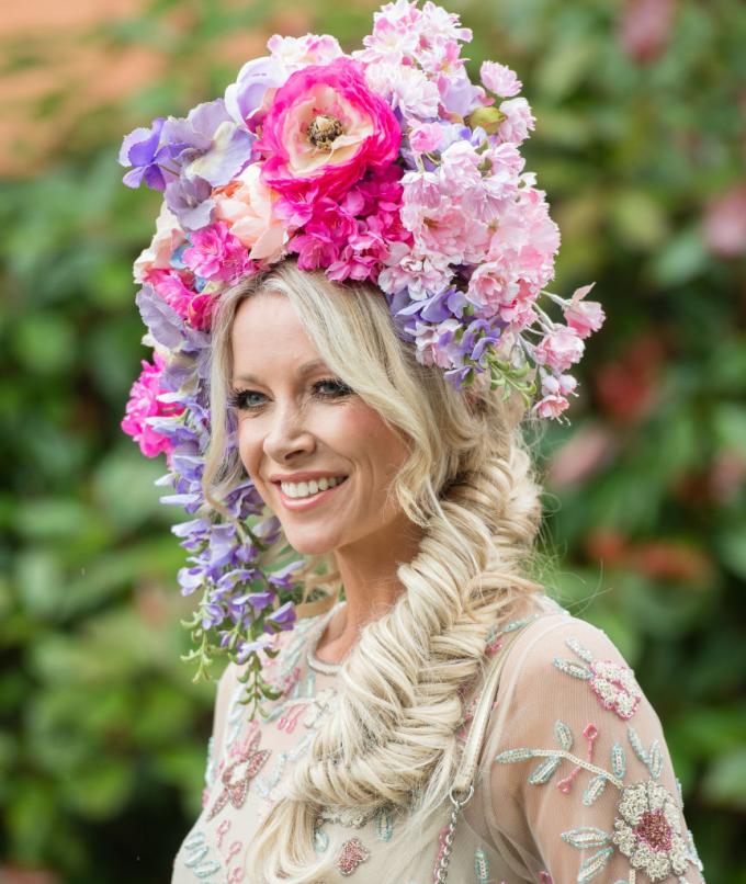 Anouska Lancaster met bloemenparade