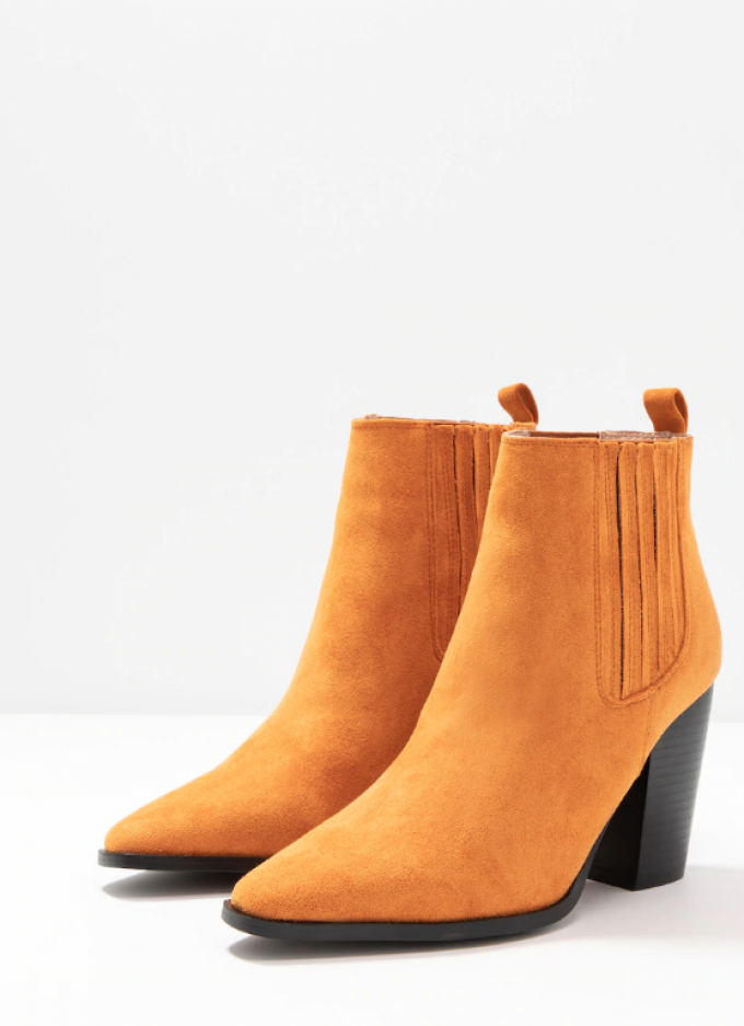 Les boots couleur ocre