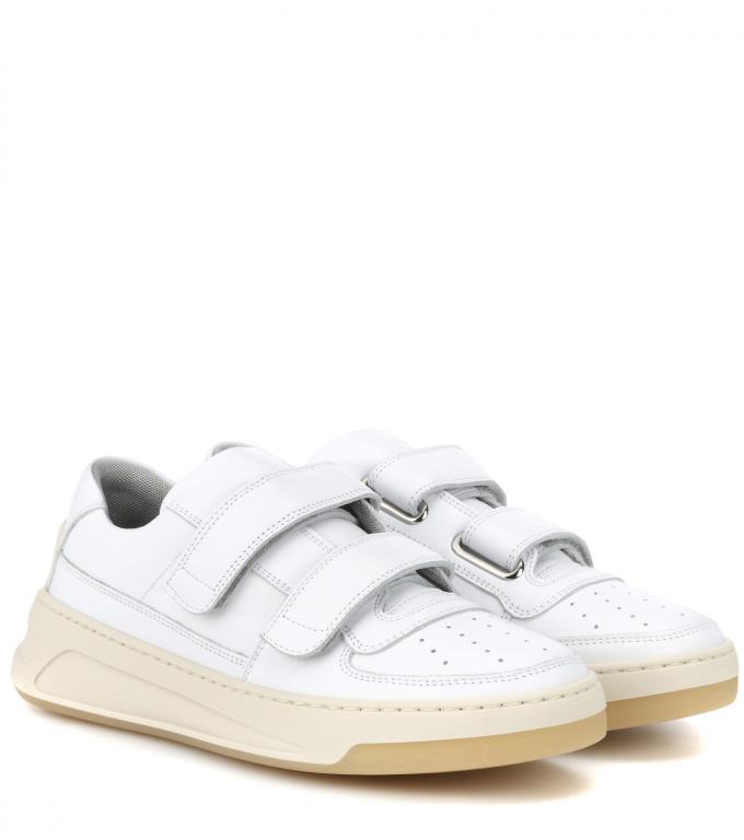 Witte sneaker met strip