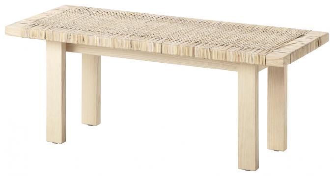 Un table basse, en guise de table de chevet