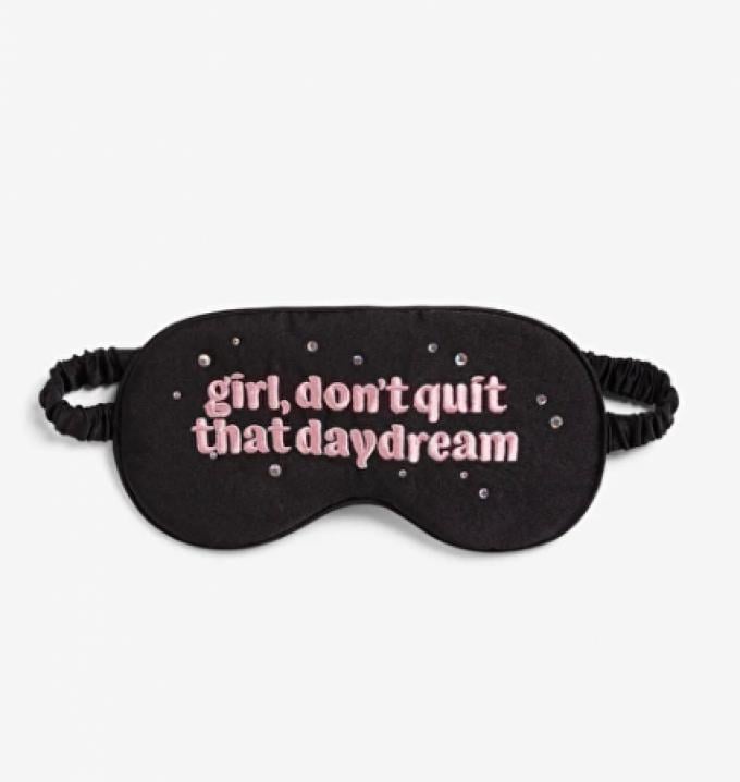 Zwart slaapmasker met opschrift 'Girl, don't quit that day dream'