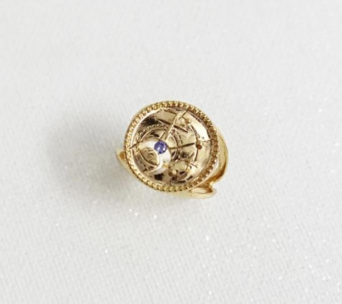 Gouden ring met astrologische imprint en geboortesteen