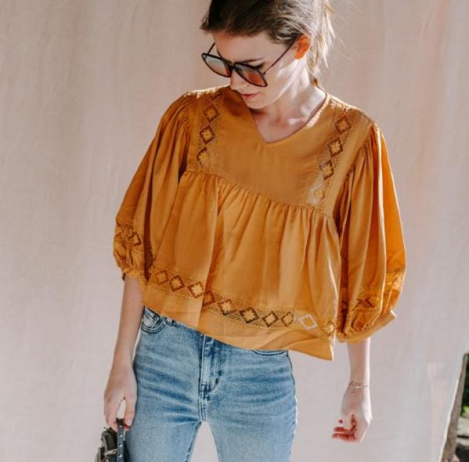 Cropped blouse met boho-patroontje in reliëf