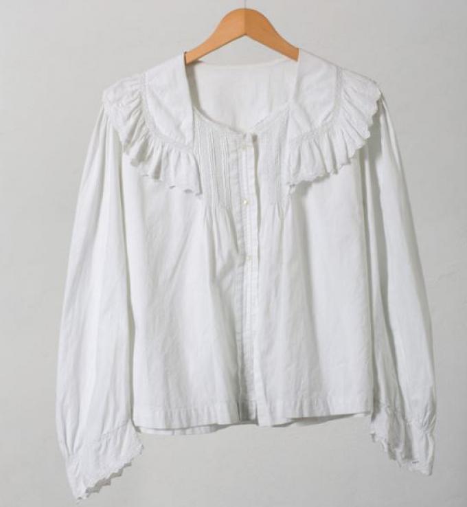 Vintage victoriaanse blouse met oversized kraag en ruffles