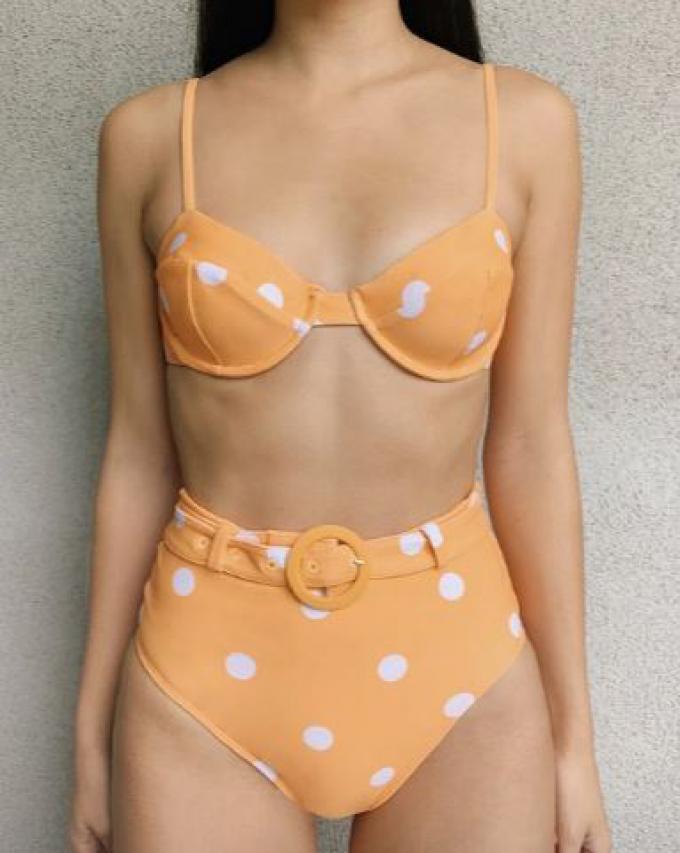 Retro bikini in soft neon met polka dots