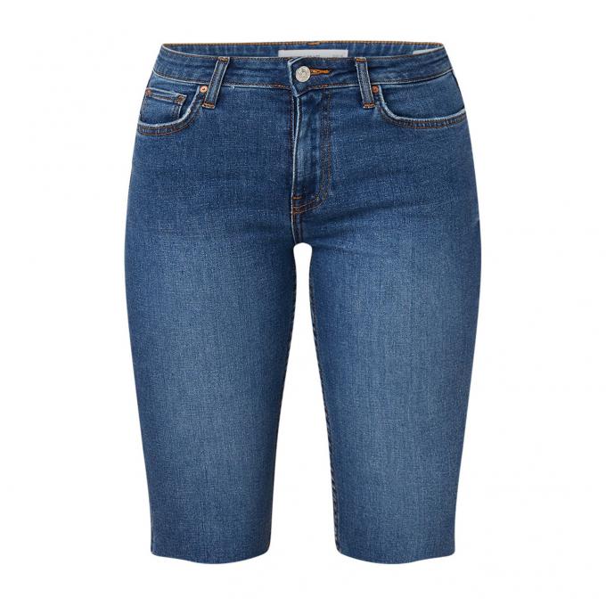 Aansluitende jeansshort