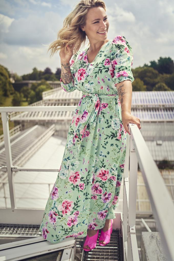 Mintgroene jurk met bloemen